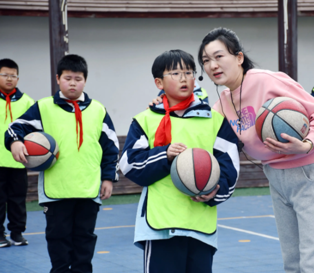 体育教师怎样安排他们体育活动他把课上